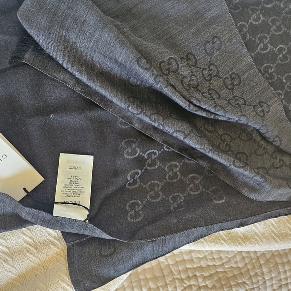 Gucci Scarf brand new with tags - Picture 1 of 2